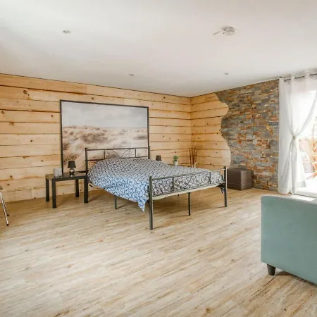 Vakantiehuis Swanky In With Balcony Saasenheim