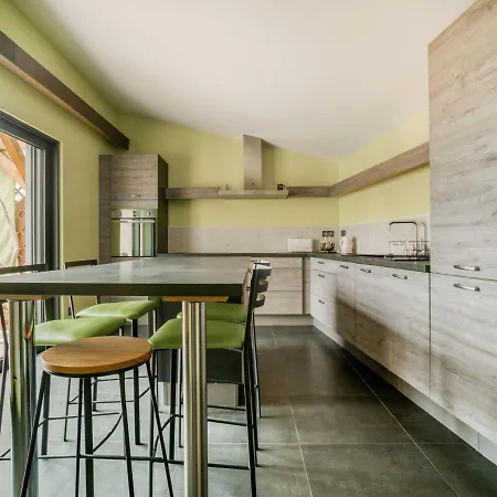 Swanky In With Balcony *