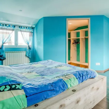 Swanky In With Balcony