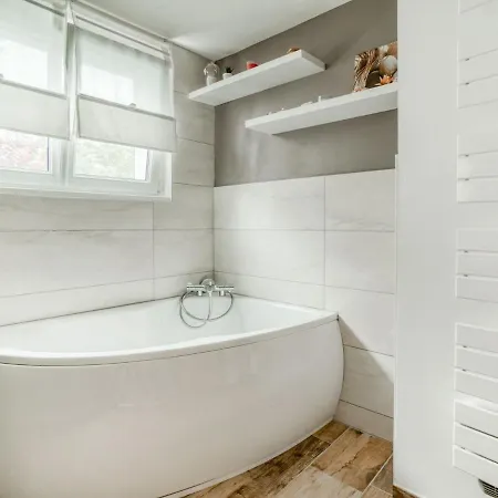 Vakantiehuis Swanky In With Balcony Saasenheim