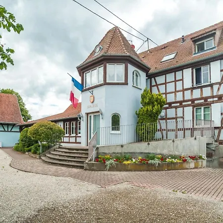 Vakantiehuis Swanky In With Balcony *