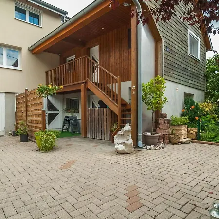 Swanky In With Balcony Vakantiehuis *